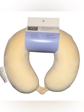 Open Story Memory Foam Travel Pillow
11.75”x10.5”x3.5”
Beige Eco-Friendly
NWT